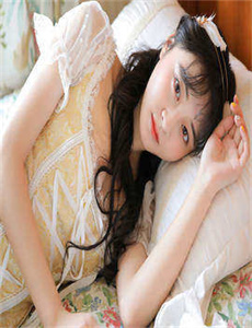 《在房间打扑克又疼又叫哔哩哔哩-美女校花被调教出奶水》